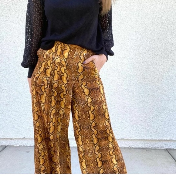 Snake Python Print Wide Leg Crop Pants - Picture 3 of 3